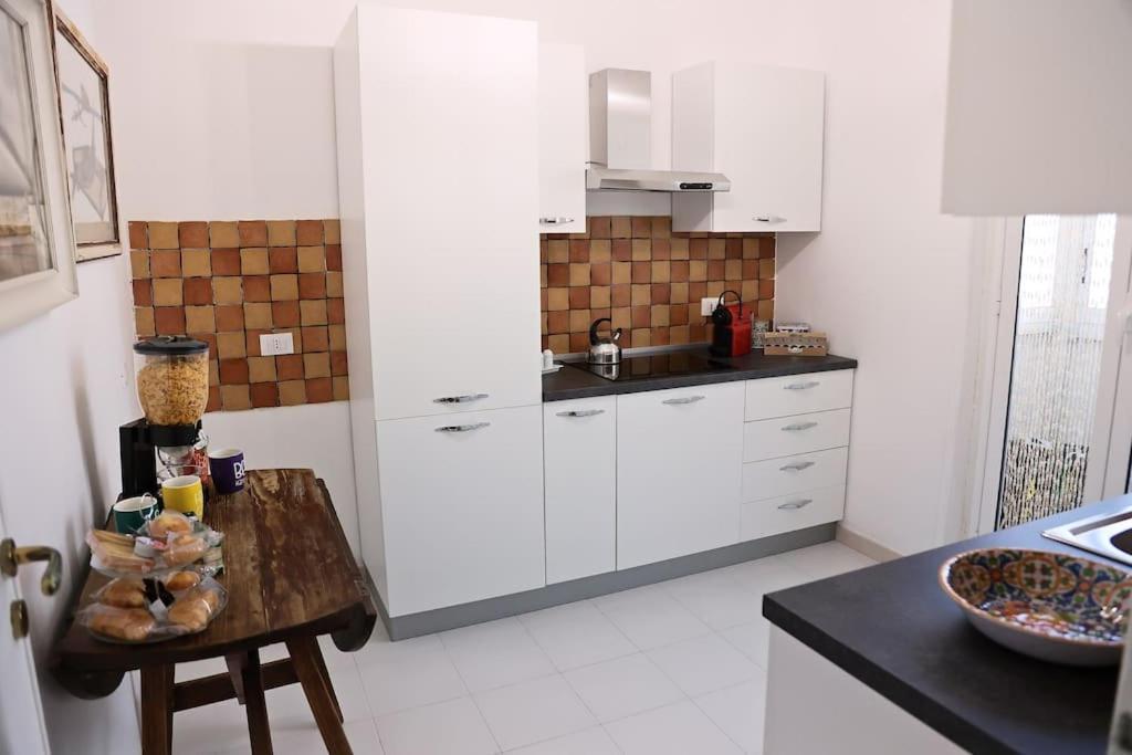 La Casa Del Maggiore, Tra Mare E Centro Apartment Palermo Luaran gambar